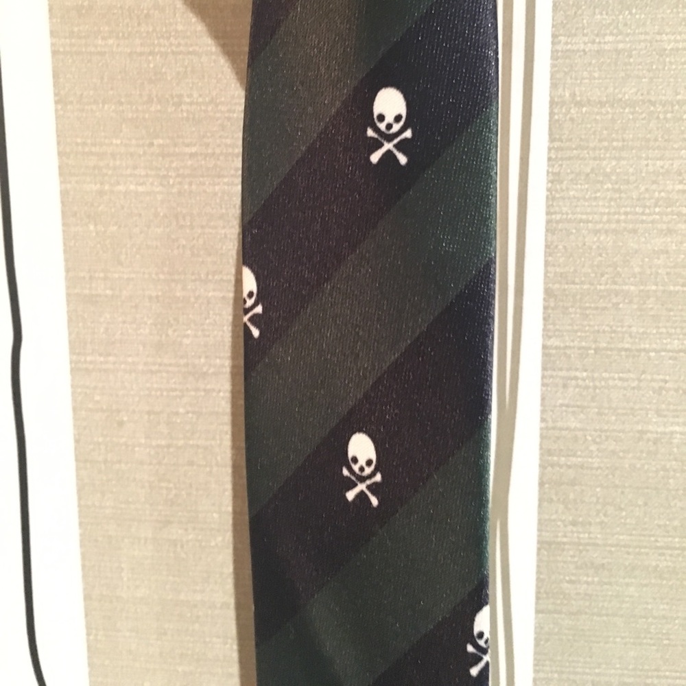 Scull and Crossbones Skinny Necktie